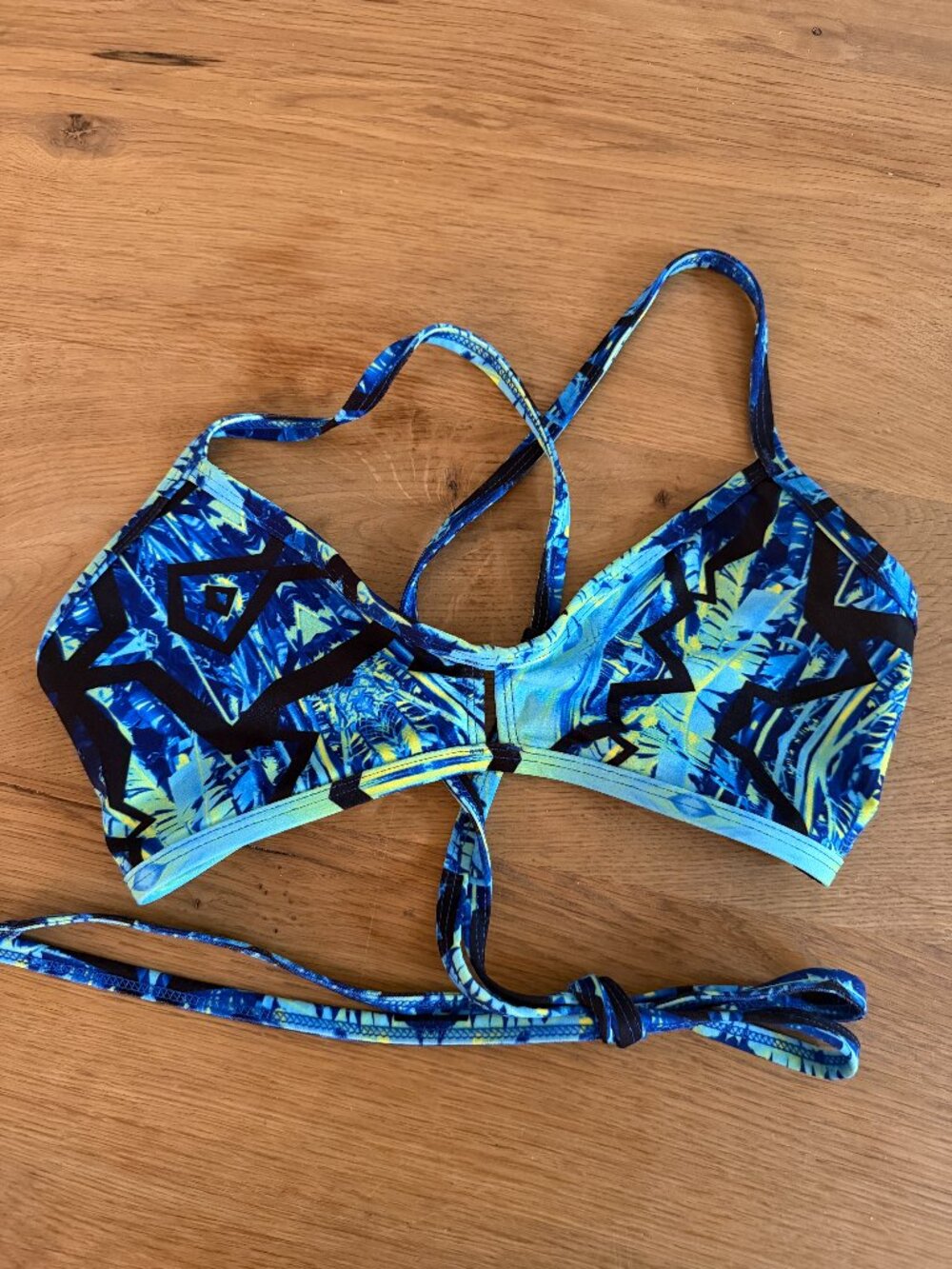 Jolyn x Mallyce Vent Bikini Top — Blue Crystal Print | XL